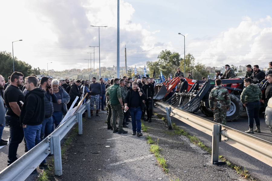 Καρδίτσα: Με χημικά η απάντηση στα αιτήματα των αγροτών - Πού υπάρχουν μπλόκα
