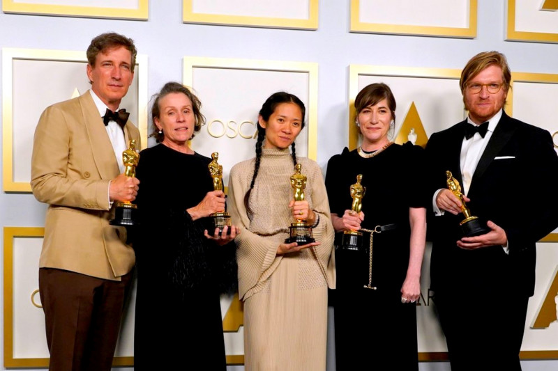 Όσκαρ 2021: «Σάρωσε» το «Nomadland» με βραβεία καλύτερης ταινίας, σκηνοθεσίας και α' γυναικείου ρόλου (βίντεο)