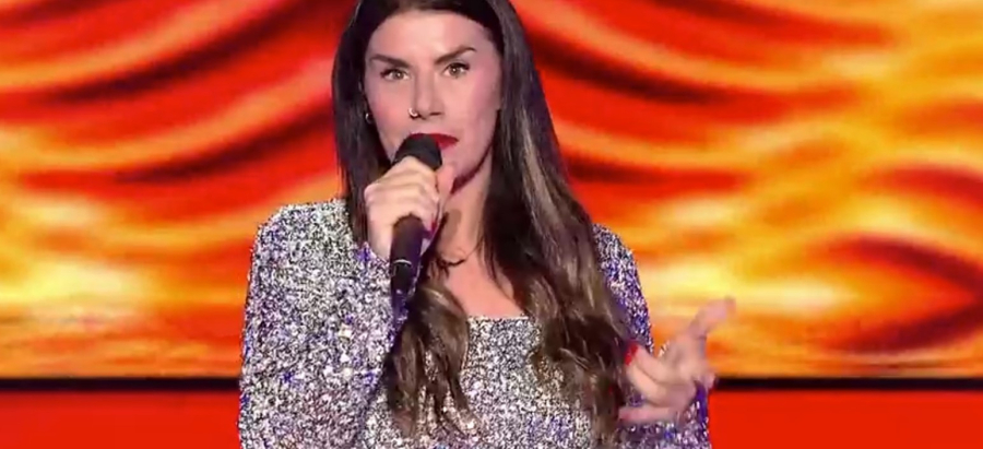 The Voice: Η εντυπωσιακή Nicole ρόκαρε on stage και «κέρδισε» τον Μουζουράκη