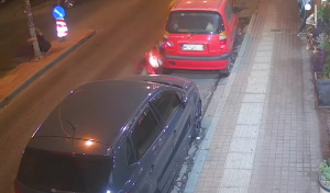 Σοκαριστικό βίντεο από τη στιγμή που ΙΧ χτυπά και εγκαταλείπει μοτοσικλετιστή