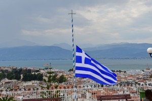 Μεσίστια κυματίζει η σημαία σε όλα τα δημόσια κτήρια της χώρας