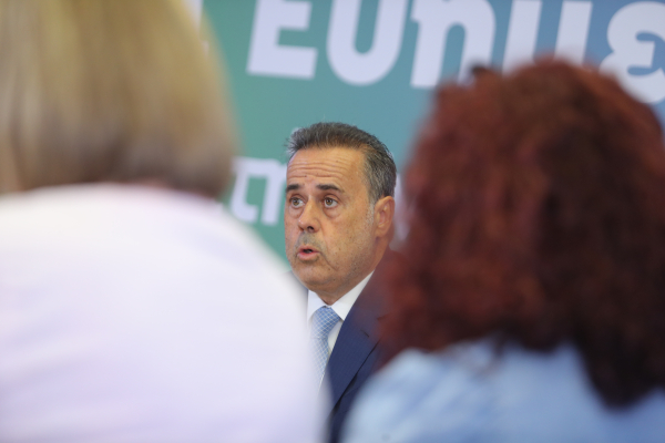 Η σιωπή του Παπασταύρου