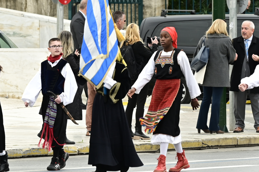 Ολοκληρώθηκε η μεγάλη μαθητική παρέλαση της Αθήνας (φωτογραφίες)