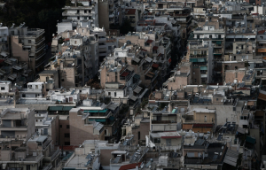 Το χαμένο στοίχημα της κοινωνικής στέγης βαθαίνει τη στεγαστική κρίση