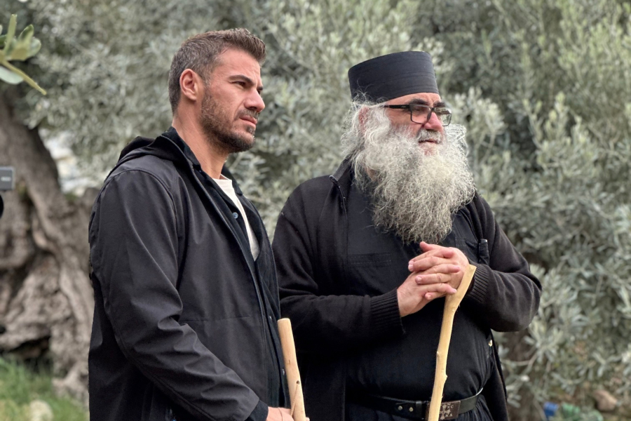 «Akis’ Food Tour»: Ταξιδεύουμε με τον Άκη Πετρετζίκη σε Τήνο και Άγιο Όρος