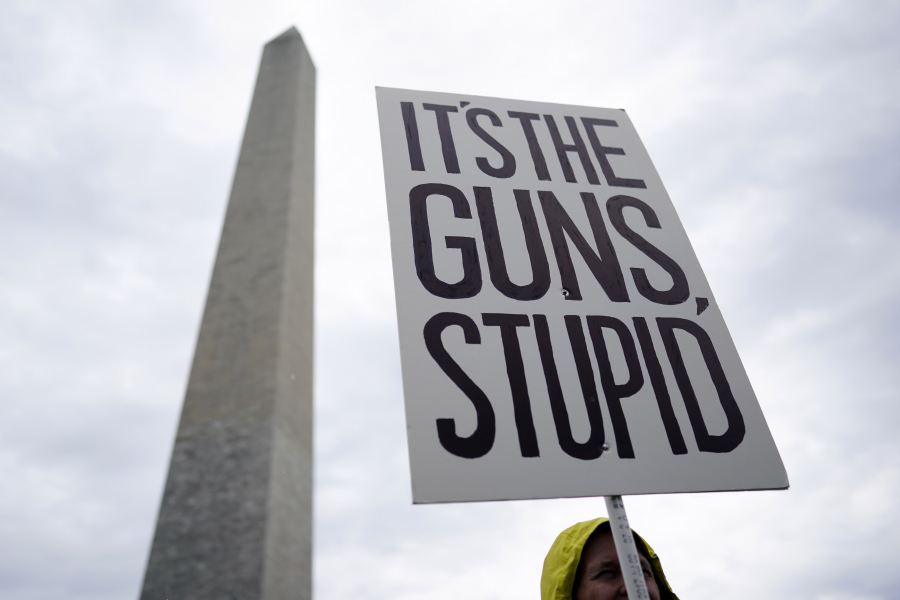 Αντί να περιορίζεται, διευρύνεται το δικαίωμα οπλοκατοχής στις ΗΠΑ