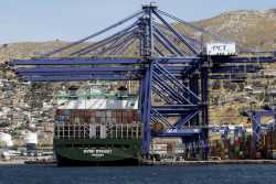 Επενδυτικό πρόγραμμα 137,5 εκατ. ευρώ της Cosco για το λιμάνι του Πειραιά