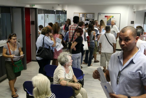 Το ΔΝΤ ζητά να έρθει νωρίτερα το νέο πρόσθετο «χαράτσι» ακόμη και σε όσους αμείβονται με 405 ευρώ