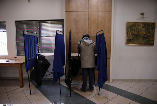 Εκλογές 2023: Μικροπροβλήματα στα τάμπλετ δικαστικών αντιπροσώπων