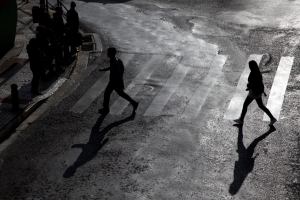 Ινστιτούτο ΕΝΑ: Η ανεργία πέφτει, οι αποκλίσεις παραμένουν
