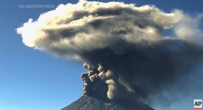 Η στιγμή της έκρηξης ηφαιστείου στο Μεξικό, ακυρώνονται δεκάδες πτήσεις