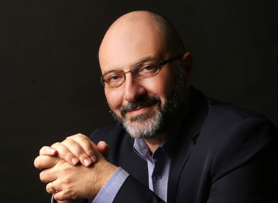 Σάκης Αρναούτογλου στο Dnews: Το διακύβευμα των Ευρωεκλογών και το μέλλον του «Δελτίου Καιρού»