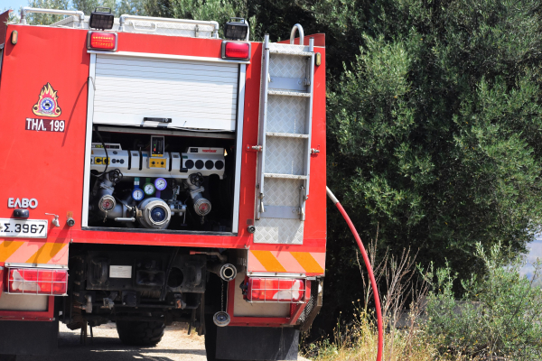 Φωτιά τώρα κοντά στο αεροδρόμιο Μακεδονία