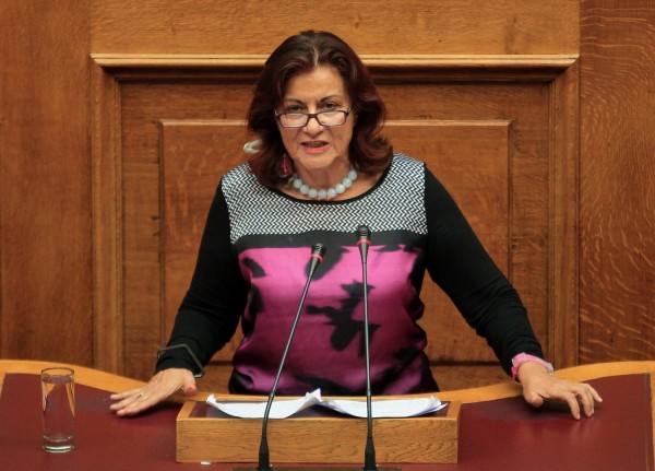 Φωτίου για οικογενειακά επιδόματα: Εντός του 2018 θα αναπληρωθούν οι περικοπές