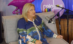 Η Ελισάβετ Κωνσταντινίδου περιγράφει στιγμιότυπα πίσω από τις σκηνές του «Παρά Πέντε» (Βίντεο)