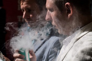 Πώς το κάπνισμα «σκοτώνει» την ερωτική ζωή
