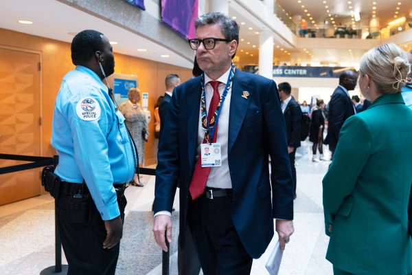 Η Ιταλία παρατείνει μέχρι την 1η Μαΐου τη μείωση φόρου στα καύσιμα