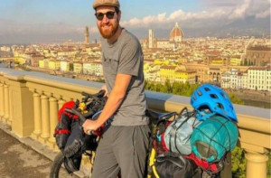 Απίστευτο: Έκλεψαν ποδήλατο ακτιβιστή που ταξίδευε για φιλανθρωπικό σκοπό - Δίνει 1000 ευρώ σε όποιον το βρει
