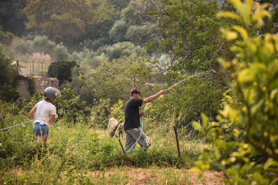 Κάτω από την πίεση ο πρωθυπουργός επιστρέφει από τις διακοπές του