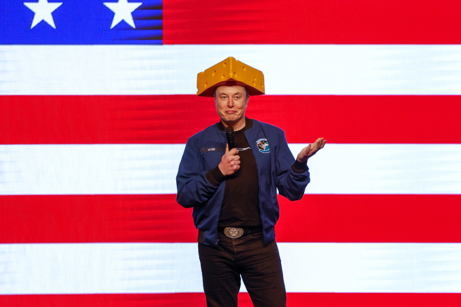 Ο Λευκός Οίκος διαψεύδει τα περί αποχώρησης Μασκ - «Σκουπίδι» το Politico