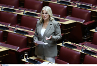 Τετάρτη χειροκροτούσε, Πέμπτη διέρρεε ότι φεύγει