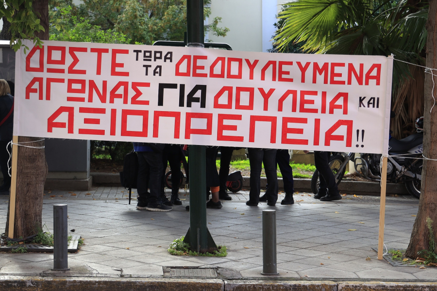 Φάμελλος για «Αυγή» - «Κόκκινο»: Εθελουσία και ενοποίηση, δέσμευση ότι θα μείνουν ανοιχτά