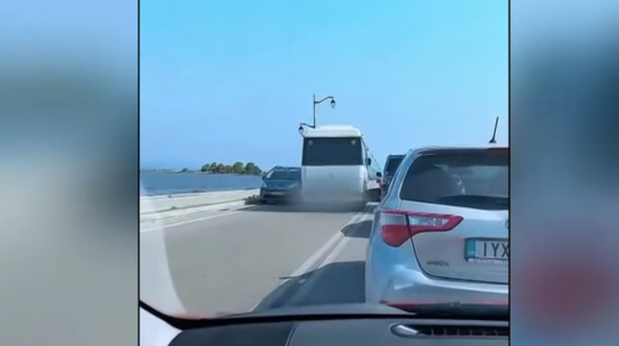 Λευκάδα: Νέο αδιανόητο προσπέρασμα - Παραλίγο μετωπική