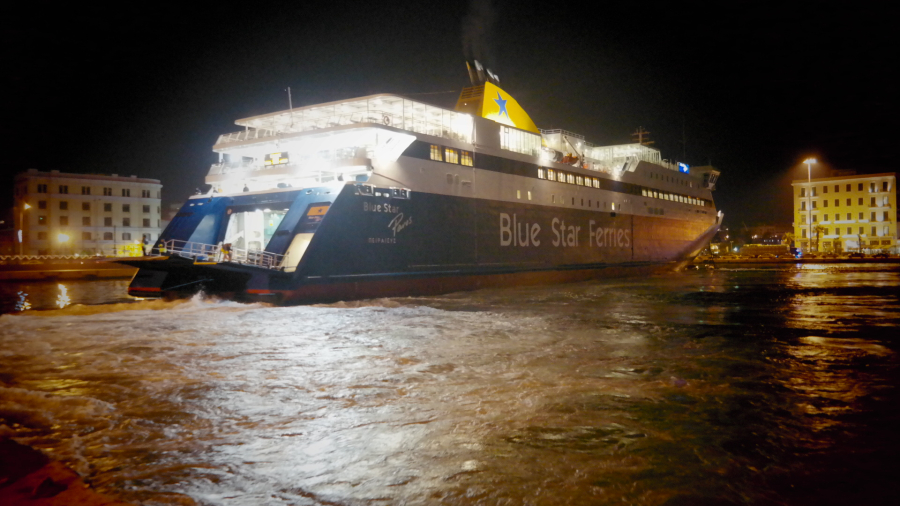Μπάχαλο στην Ικαρία και στη Σύρο - Έκτακτο δρομολόγιο από τη Blue Star Ferries