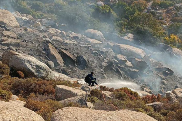 Φωτιά τώρα στην Ικαρία - Μεταβαίνουν πυροσβέστες και από τη Σάμο