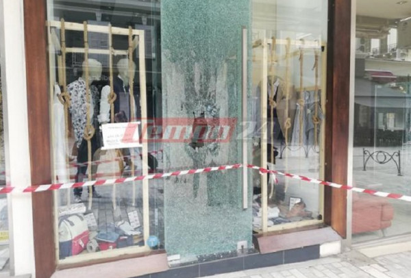Πάτρα: Καταδρομική επίθεση σε καταστήματα - Έσπασαν με ρόπαλα τζαμαρίες (pics)