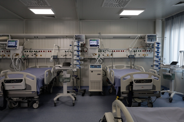 Νέες προβλέψεις από Σαρηγιάννη: Πάνω από 300.000 τα ενεργά κρούσματα, κορύφωση στο τέλος της εβδομάδας