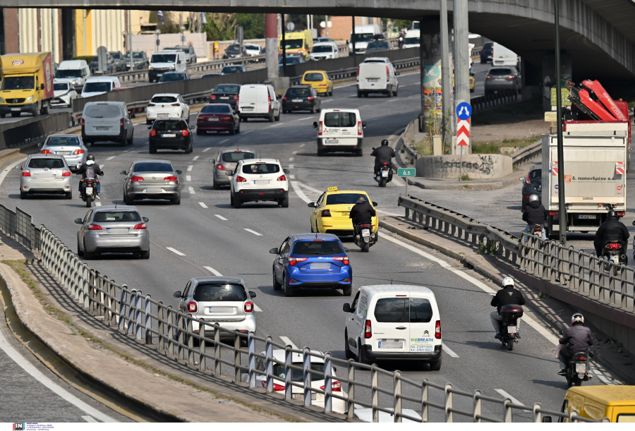 Κίνηση τώρα: Κυκλοφοριακό κομφούζιο μετά από τροχαίο στον Ασπρόπυργο