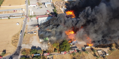 Επεκτάθηκε σε εργοστάσιο λιπαντικών η φωτιά στον Ασπρόπυργο - Μήνυμα του 112 προς τους κατοίκους (βίντεο)