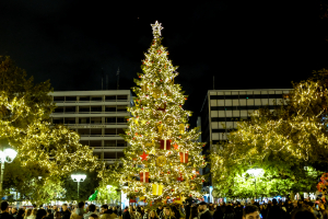 Ευχάριστη έκπληξη: Μειωμένες οι τιμές στα χριστουγεννιάτικα είδη