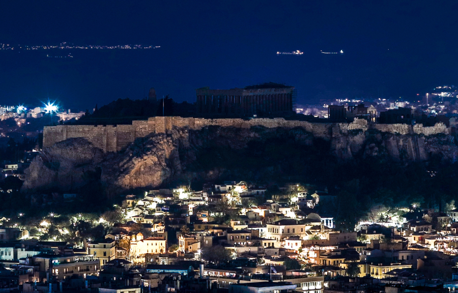Ώρα της Γης 2025: Η στιγμή που σβήνουν τα φώτα στην Ακρόπολη (εικόνες & βίντεο)