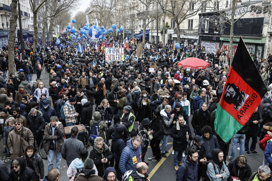 Ασταμάτητες οι κινητοποιήσεις στην Γαλλία, 400.000 και πάλι στους δρόμους