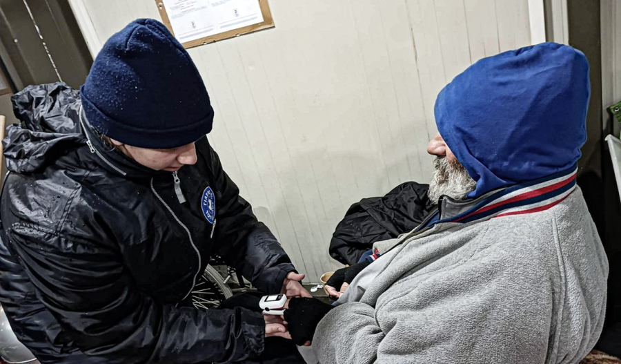 Γιατροί του Κόσμου για Παγκόσμια Ημέρα Αστέγων: Μια κρίση που προσπερνάμε – Γερνώντας χωρίς στέγη