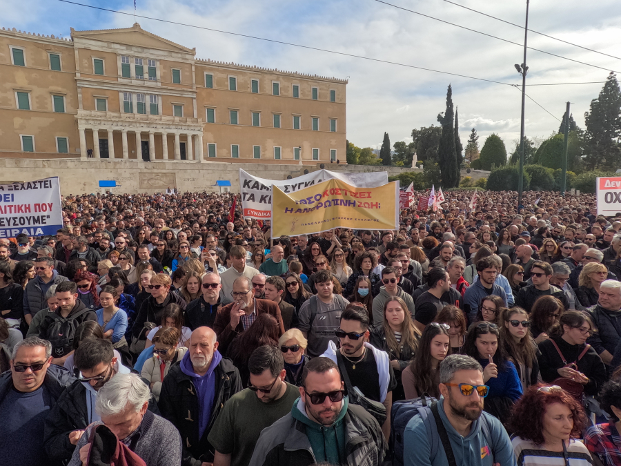 Τέμπη: Οι δάσκαλοι απεργούν και διαδηλώνουν - «Το έγκλημα ούτε θα ξεχαστεί, ούτε θα συγκαλυφθεί»