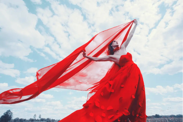 Η μόδα των αισθήσεων – το ένδυμα ως εμπειρία και όχι απλώς εμφάνιση