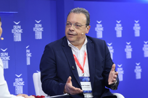 Σ. Φάμελλος: «Ο κ. Μητσοτάκης ανακάλυψε "λεφτόδεντρα" την ώρα που συζητιέται η άρση ασυλίας των βουλευτών του και είναι στη χώρα μας η κ. Κοβέσι»