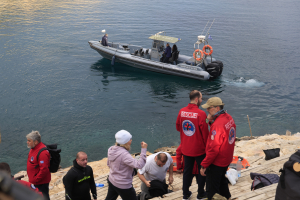 Αγνοούμενος δύτης στα Λιμανάκια Βουλιαγμένης: Το «Πηγάδι του Διαβόλου» και η μάχη με το χρόνο για την επιχείρηση απεγκλωβισμού