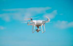 Εσθονία: Drone που προερχόταν από τη Ρωσία χτύπησε καμινάδα σταθμού παραγωγής ενέργειας