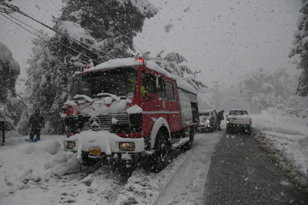 Κακοκαιρία: Πυροσβέστες απεγκλώβισαν 3 άτομα σε Σέρρες και Κιλκίς