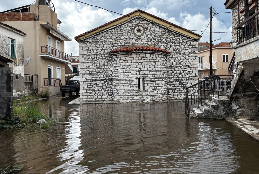 Κακοκαιρία: Μπαράζ νυχτερινών μηνυμάτων από το 112 - Το επικαιροποιημένο δελτίο της ΕΜΥ