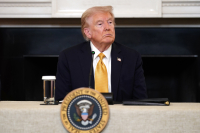 Ο Ντόναλντ Τραμπ συνεχίζει την ανακαίνιση του Λευκού Οίκου - Έφτασε στα μπάνια (Εικόνες)