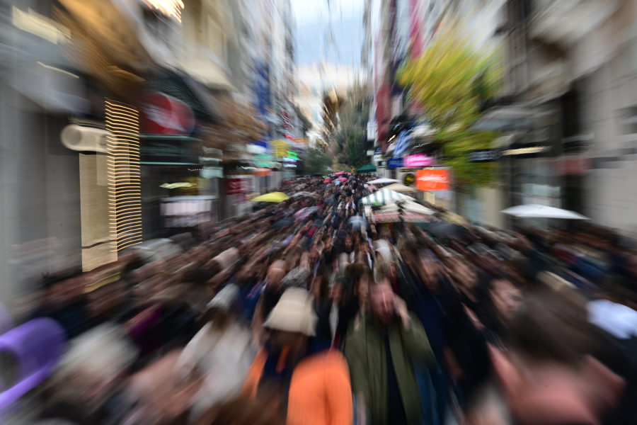Τι ώρα κλείνουν σήμερα τράπεζες και μαγαζιά