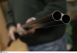 Πυροβόλησε τον αδερφό του με καραμπίνα, τσακώνονται για έναν... δρόμο στην Κρήτη