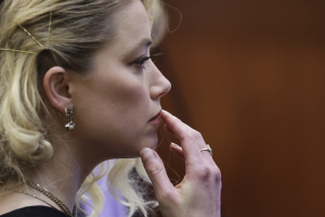 «Depp v. Heard»: Αυτό είναι το τρέιλερ του πολυαναμενόμενου ντοκιμαντέρ του Netflix