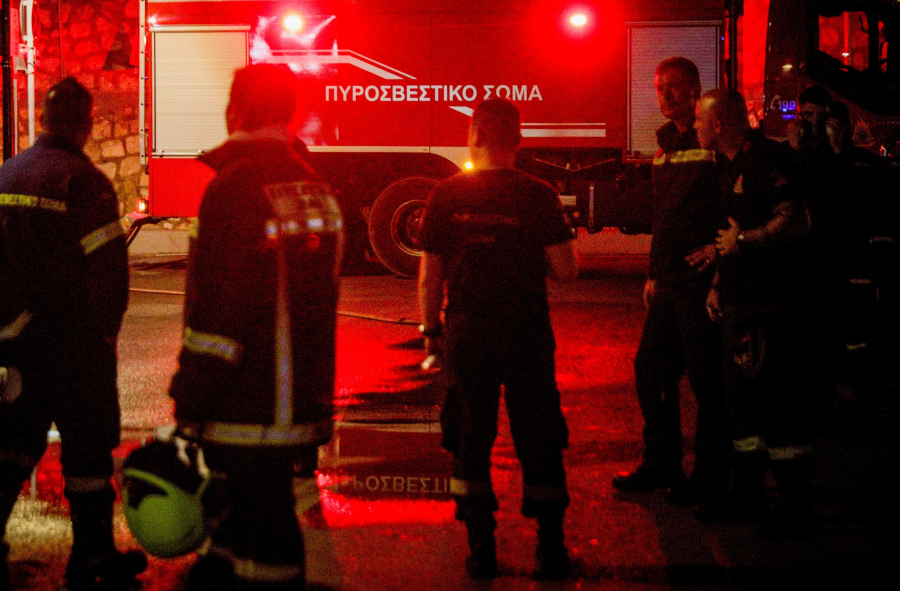 Φωτιά τώρα στη Φυλή, κοντά στις γραμμές του Προαστιακού