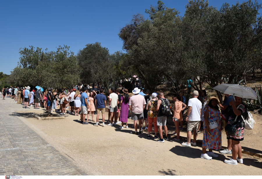 Ο καύσωνας φέρνει μέχρι και... «λουκέτο» στην Ακρόπολη